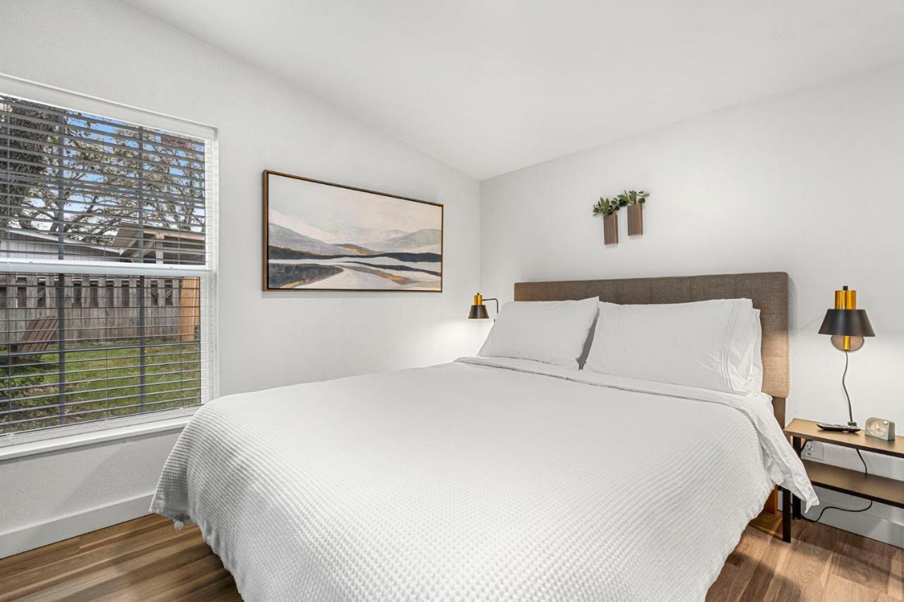 New! The Yellow Door- Downtown Wimberley W/ River Access Exterior photo